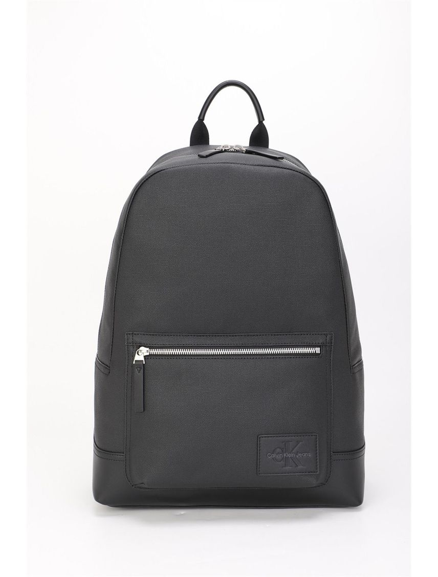 Morral negro redondo con insignia