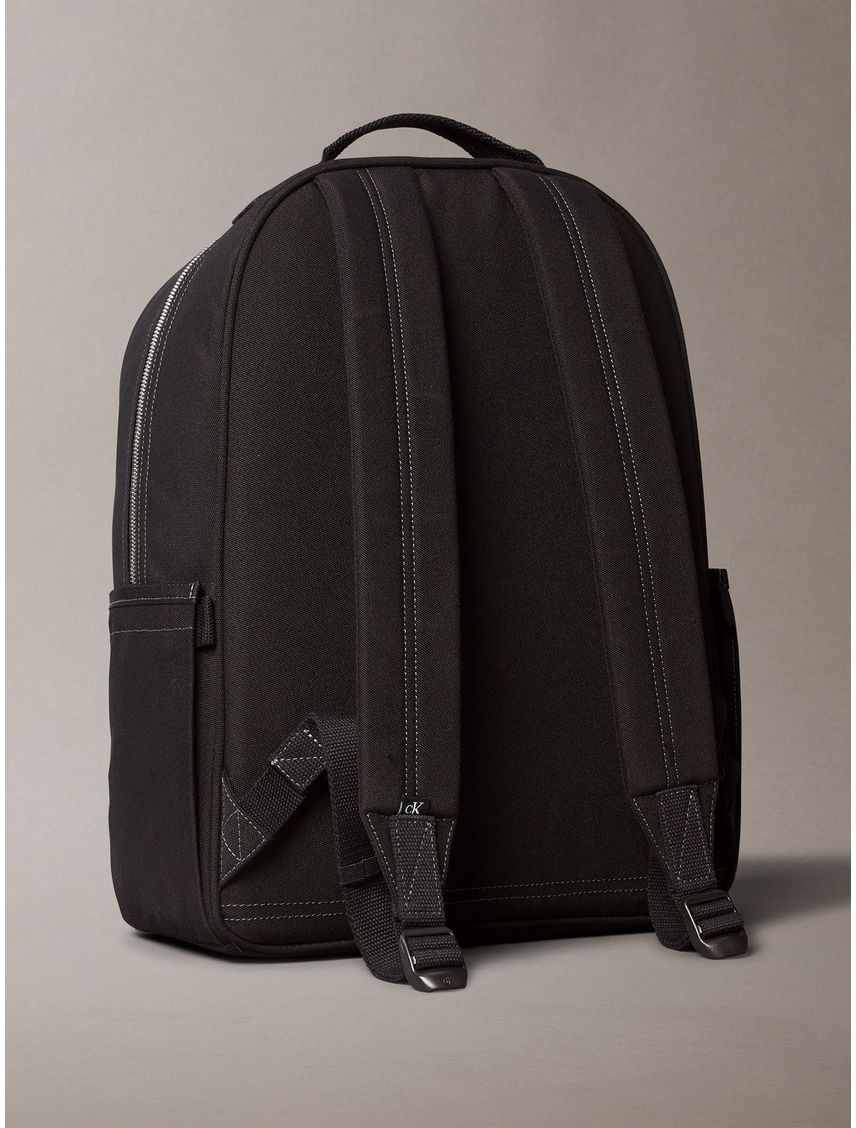 Morral negro redondo con etiqueta tejida