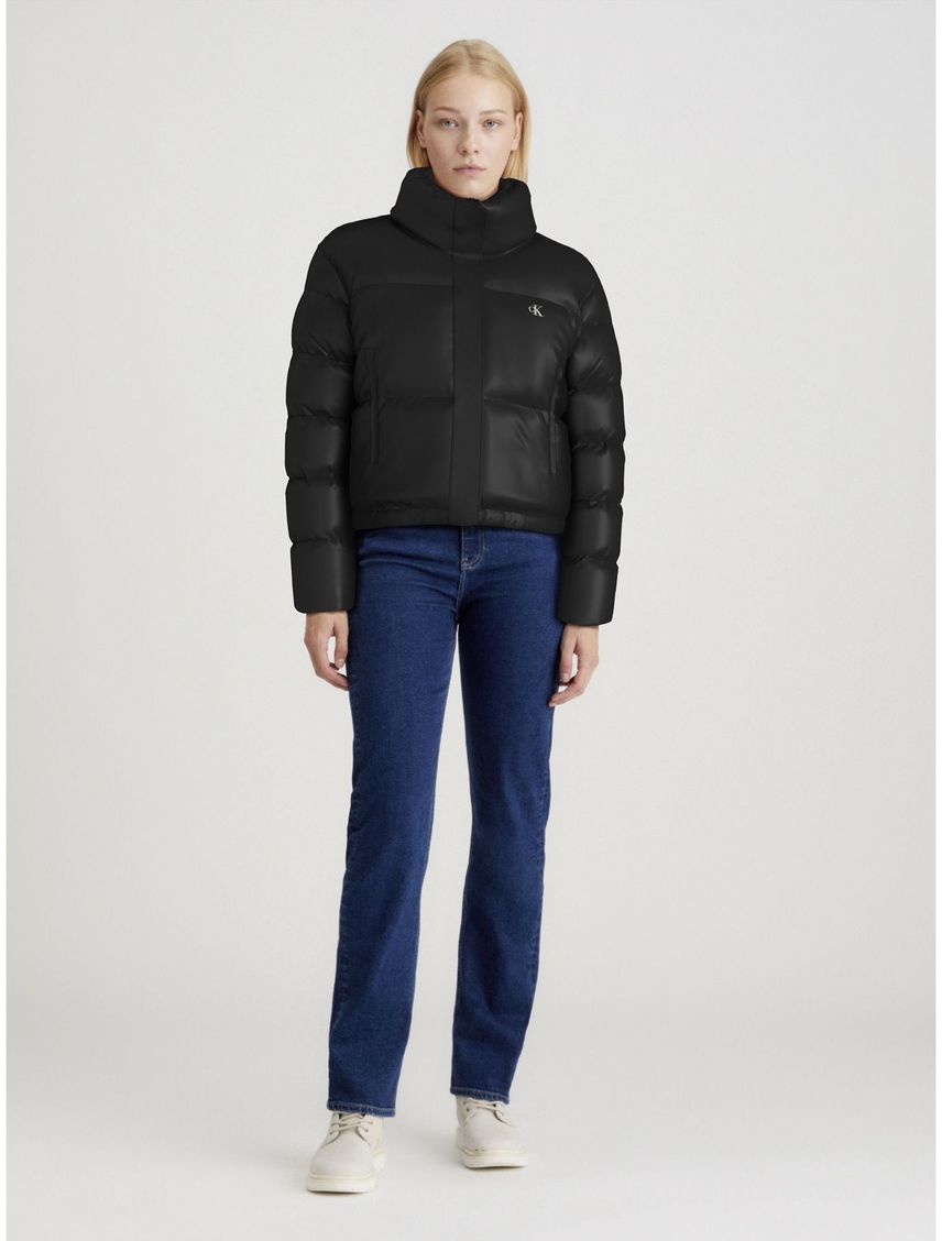 Chaqueta negra de plumas cropped