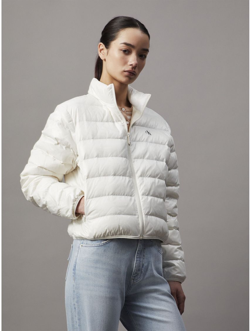 Chaqueta blanca acolchada de plumón con brillo ultraligero