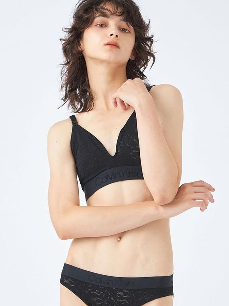 bralette-negro-triangular-con-broche-delantero
