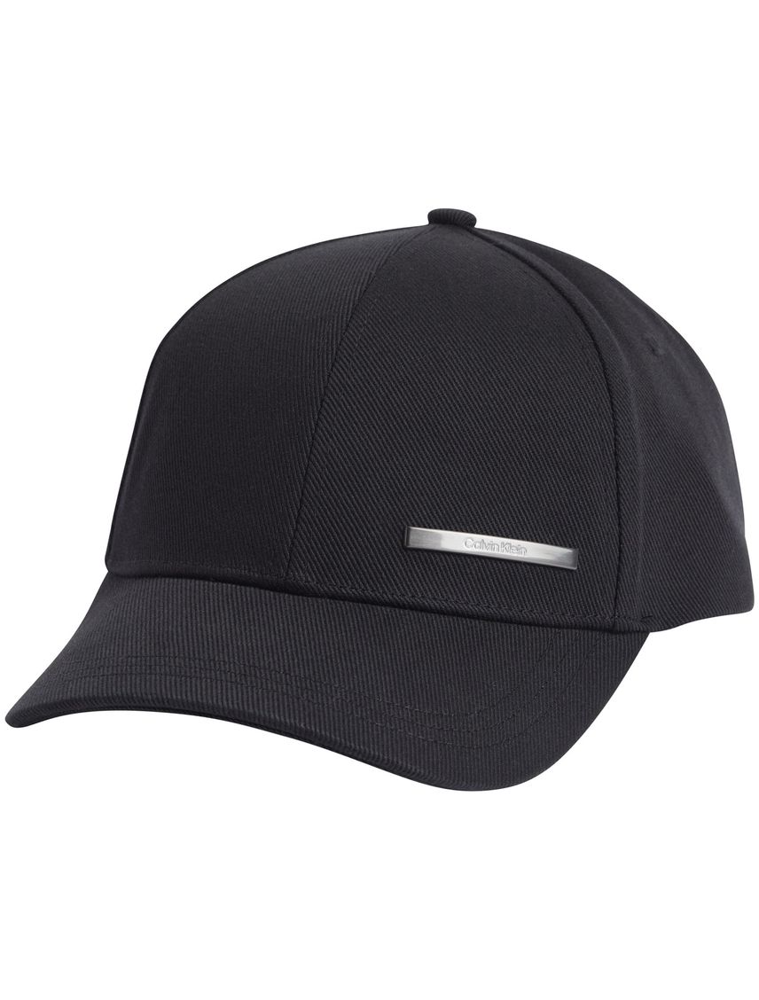 Gorra negra de algodón con barra metálica