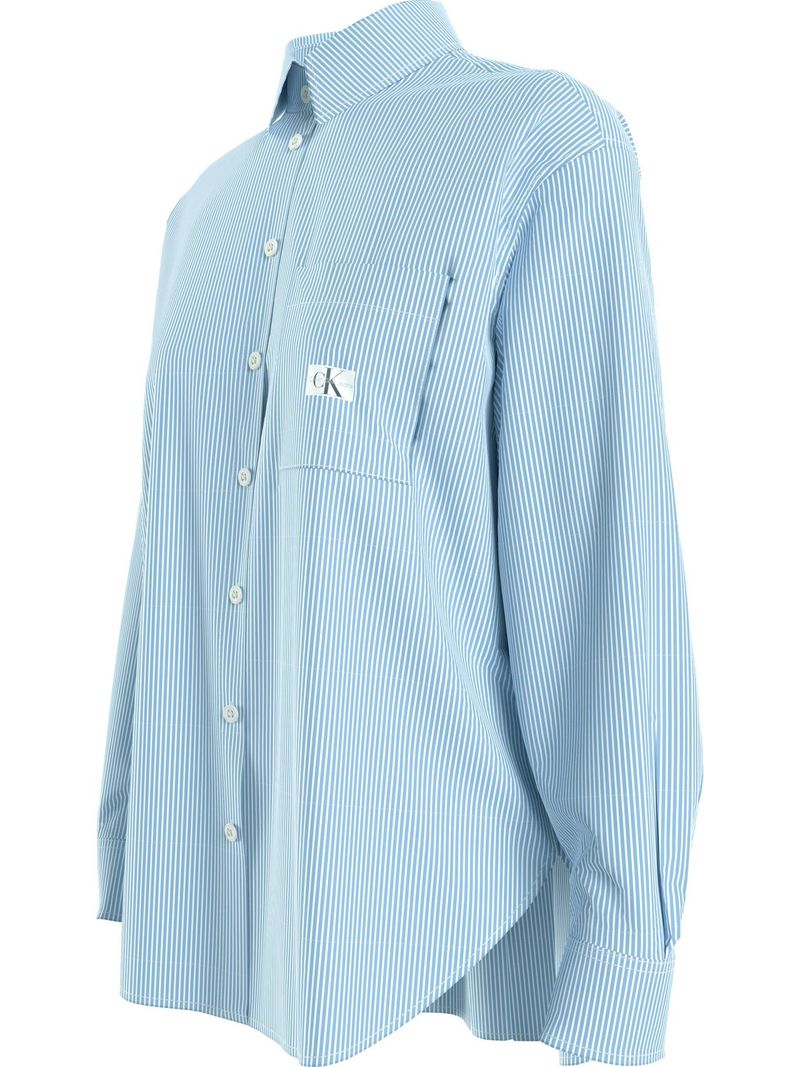 camisa-azul-relaxed-de-rayas-con-bolsillo-para-mujer