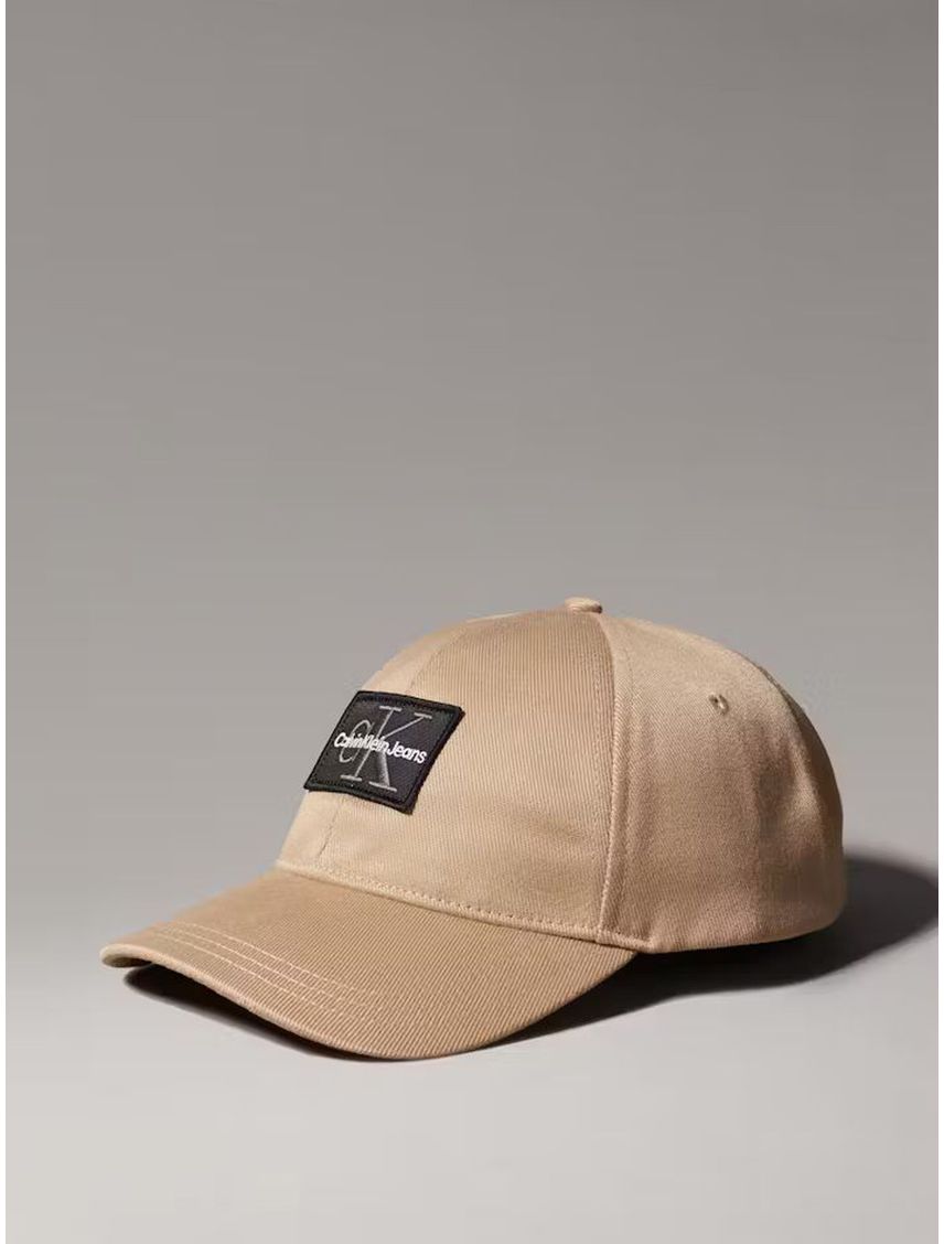 Gorra beige de sarga con cálida felpa