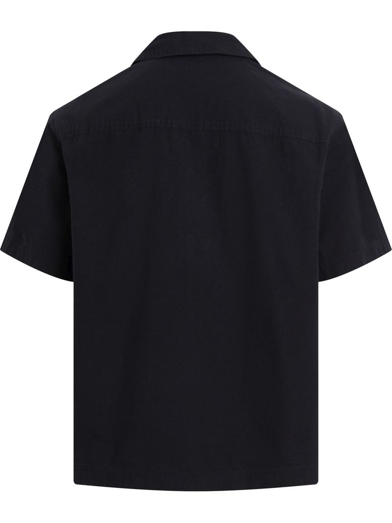 camisa-negra-manga-corta-bolsillo