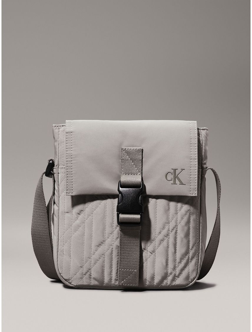 Bolso gris reporter con solapa y broche