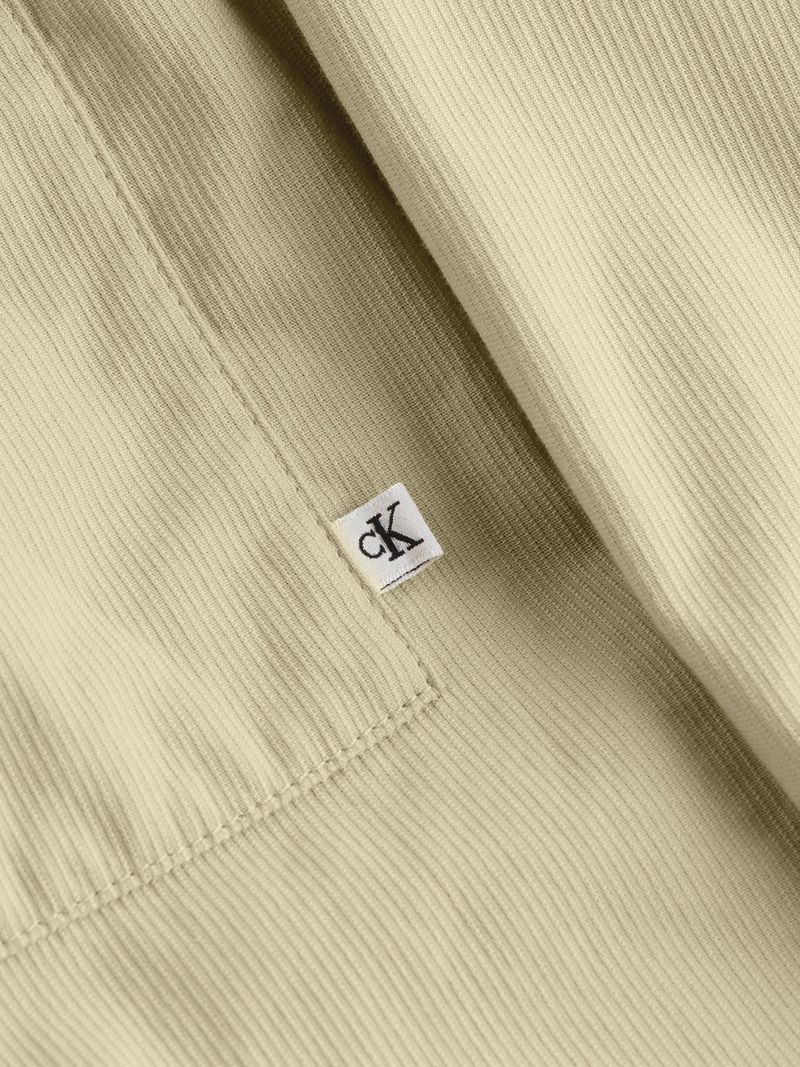 camisa-beige-textura-lineal