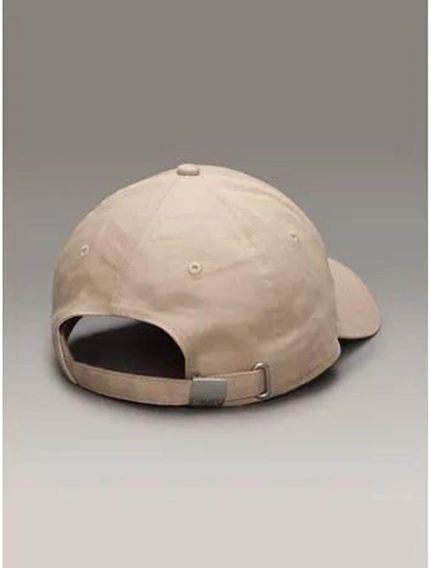 Gorra beige con monograma bordado
