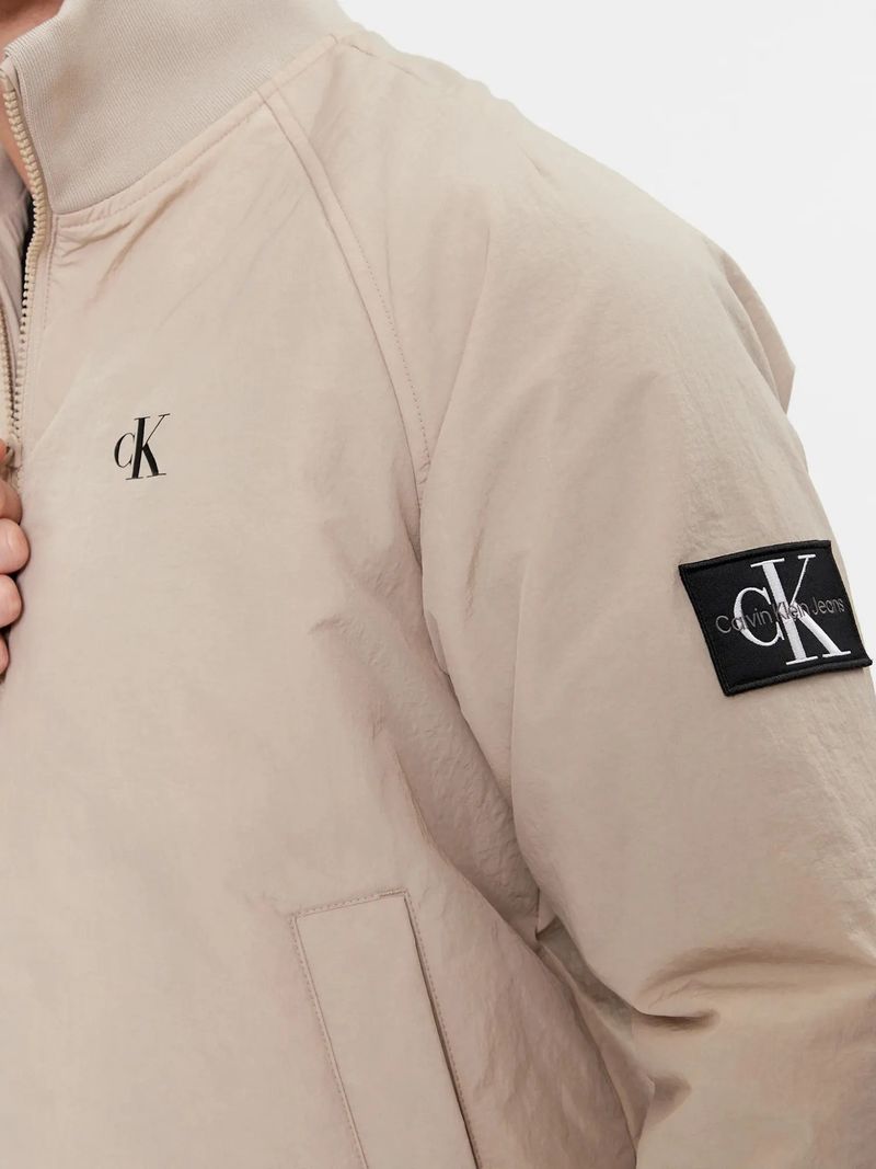 chaqueta-beige-harrington-acolchada