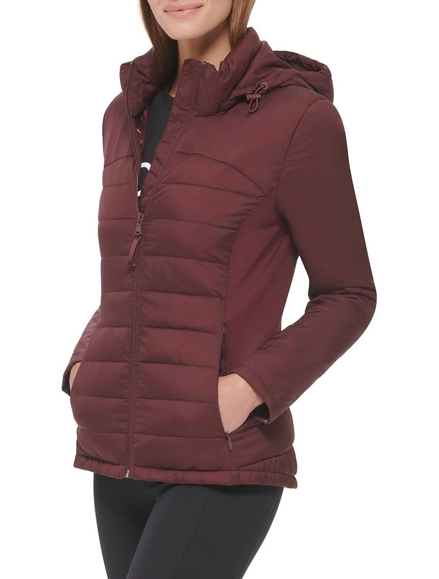 Chaqueta roja ligera de técnica mixta
