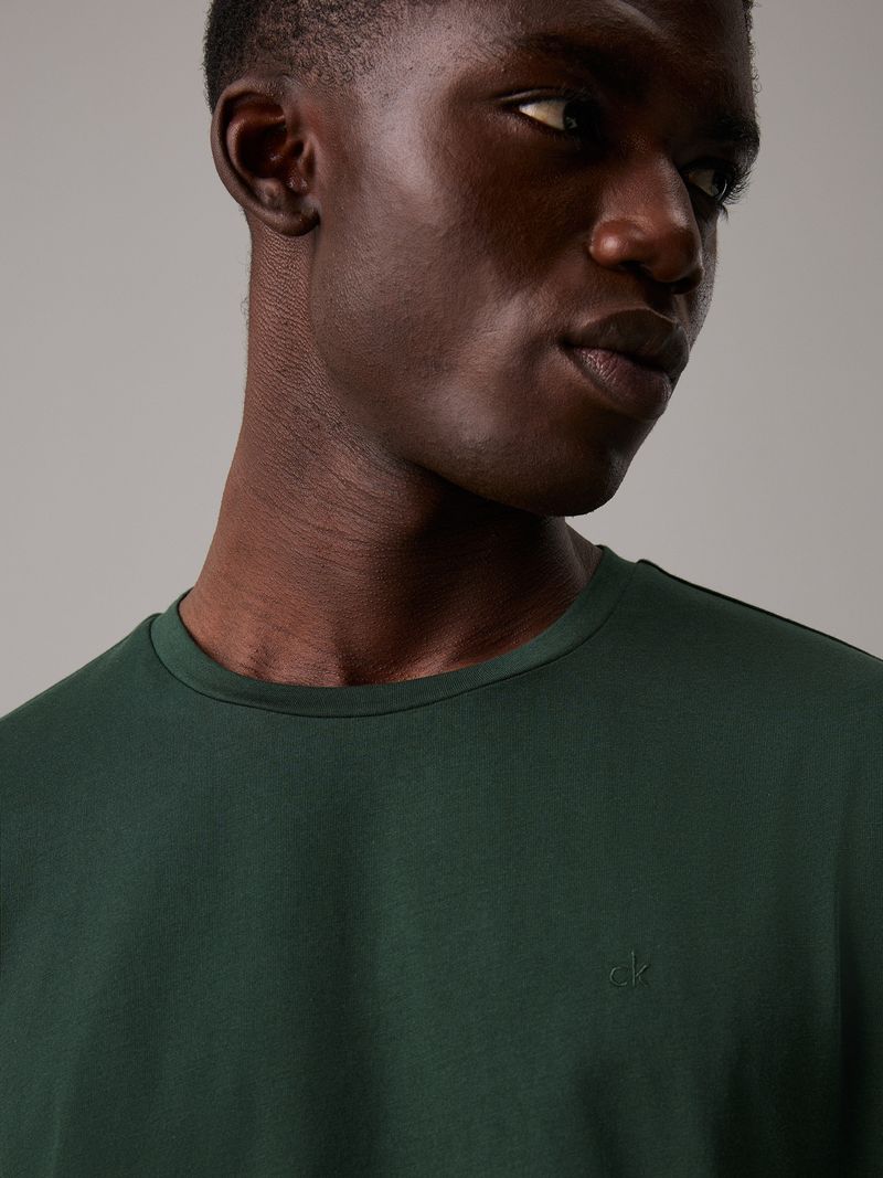 camiseta-verde-algodon-parche-goma
