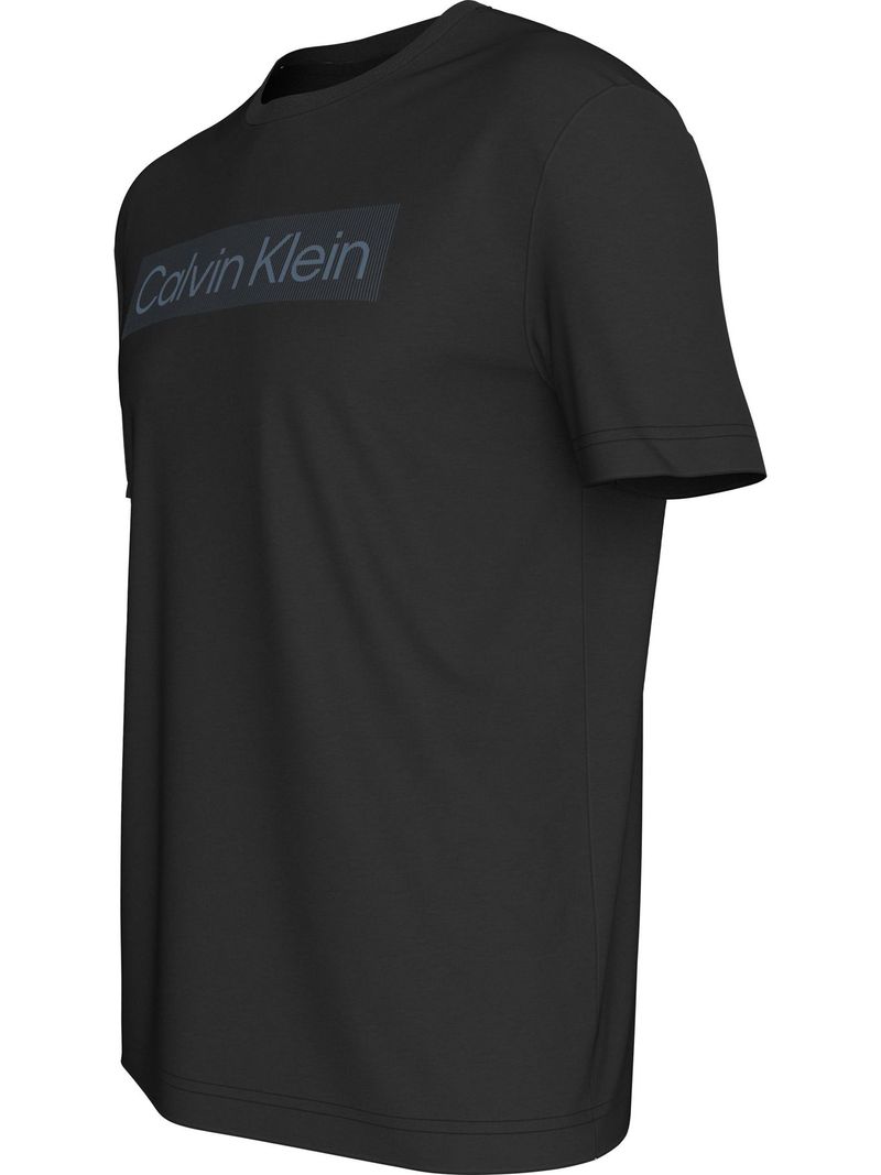 camiseta-negra-logo-en-caja