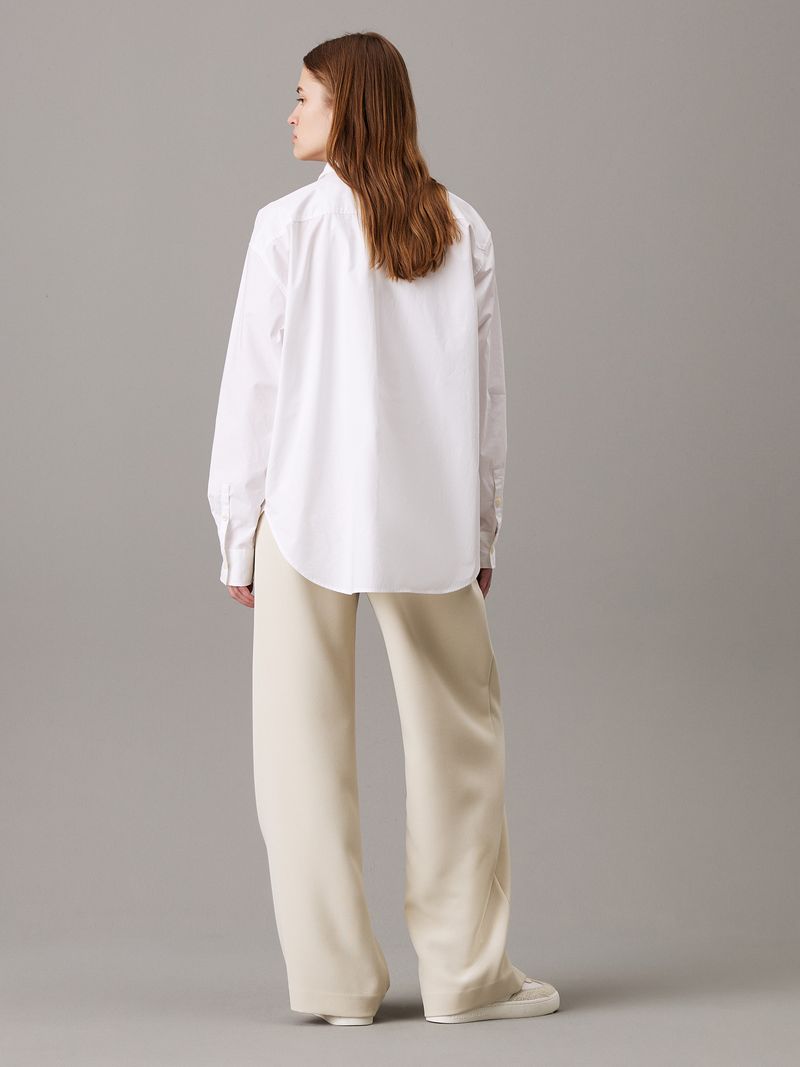pantalon-gris-recto-crepe-plisado