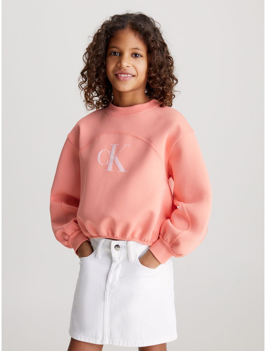 Suéter rosado boxy con monograma para niña