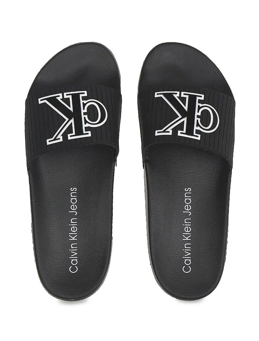 Sandalias negro ligeras con monograma