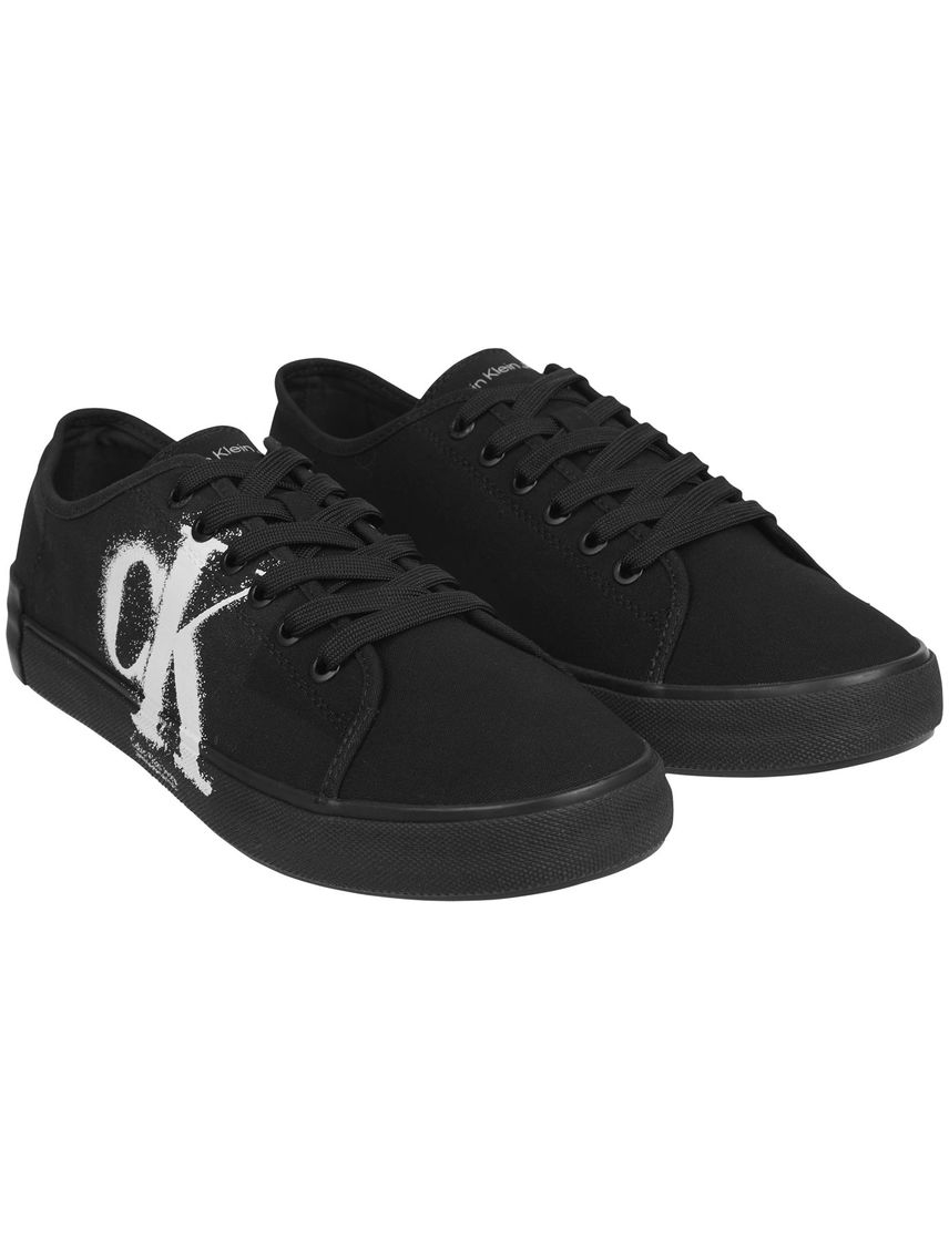 Tenis negro bajos vulcanizados