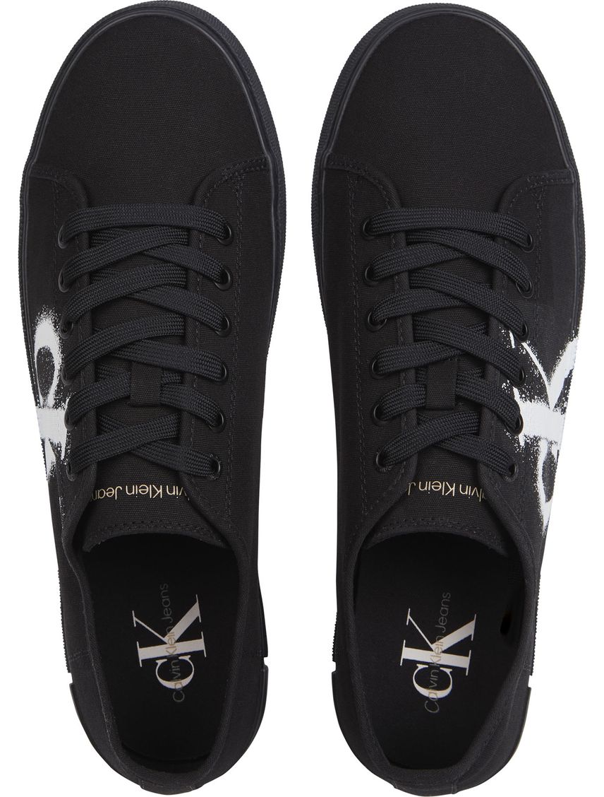 Tenis negro bajos vulcanizados