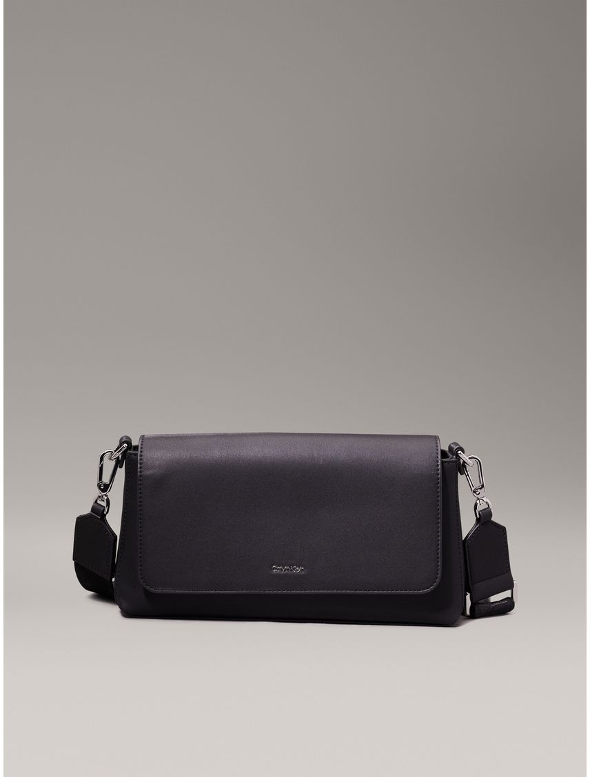 Bolso negro de hombro convertible