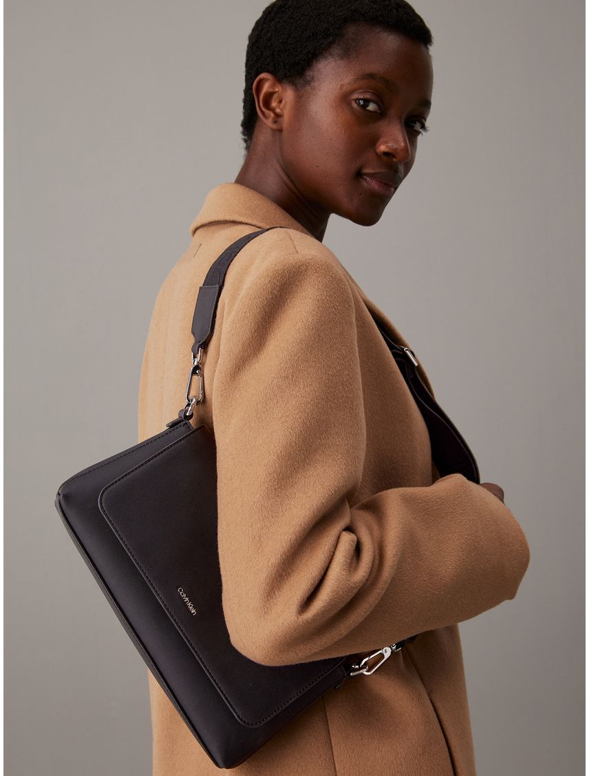 Bolso negro de hombro convertible