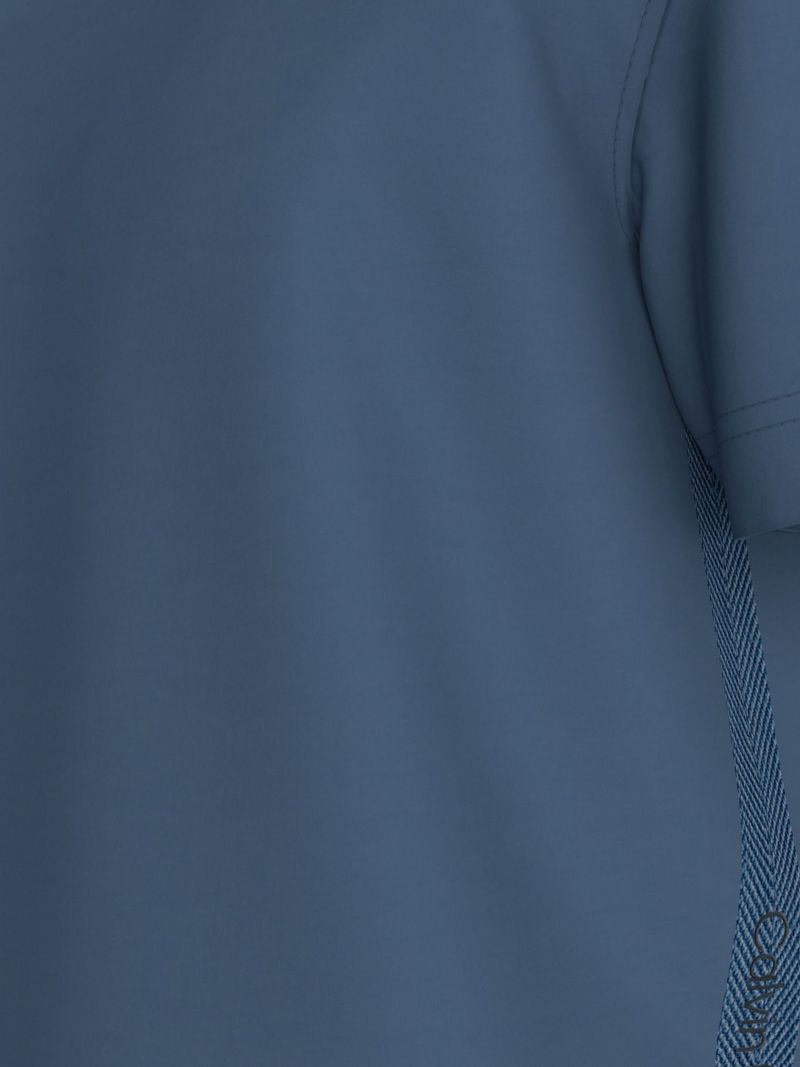 camiseta-azul-logo-en-la-cinta