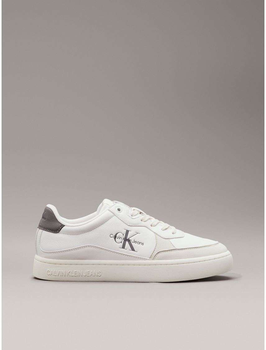 Tenis blanco de cuero