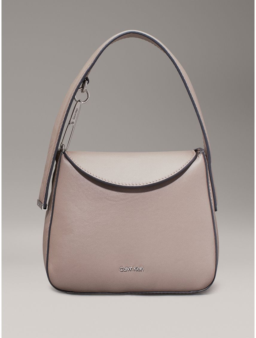Bolso gris de mano pequeño