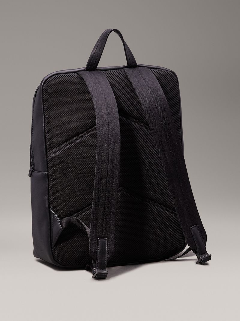 morral-negro-cuadrado-essential