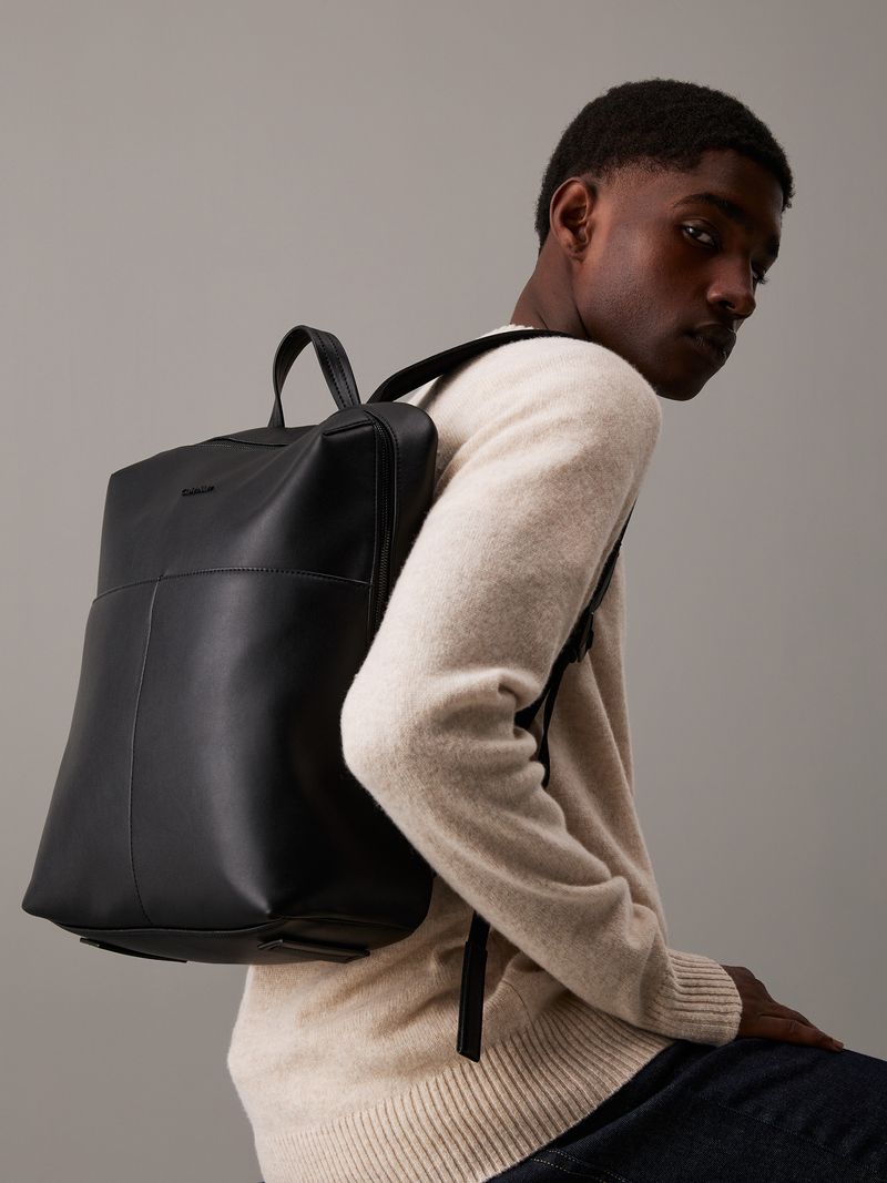 morral-negro-cuadrado-essential