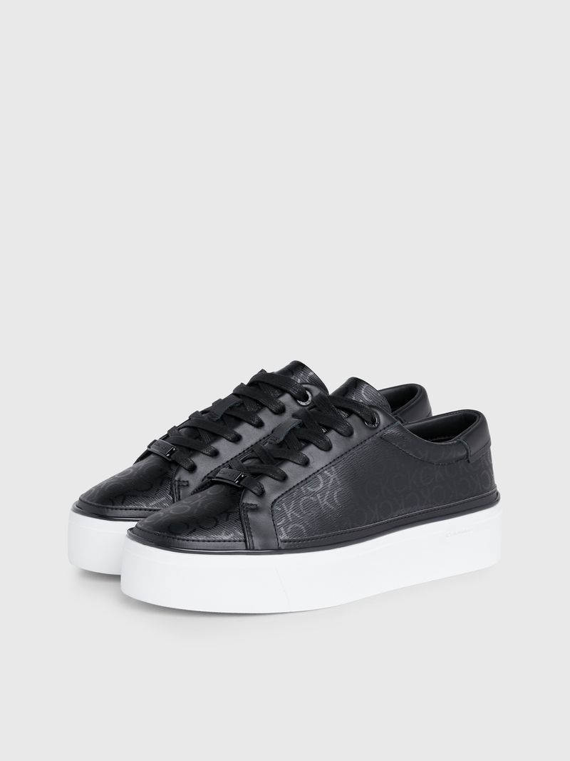 tenis-negro-negro-con-plataforma-y-monograma