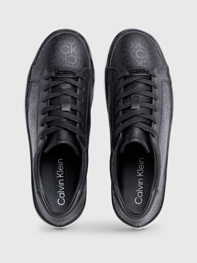 tenis-negro-negro-con-plataforma-y-monograma