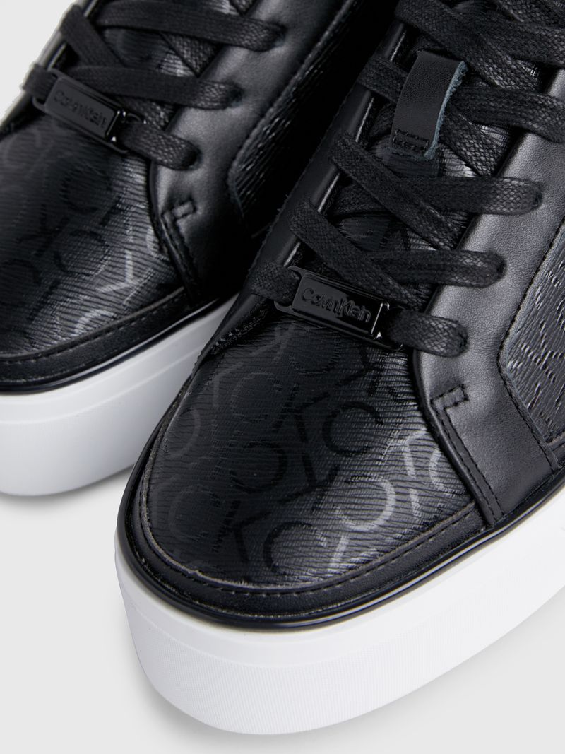 tenis-negro-negro-con-plataforma-y-monograma