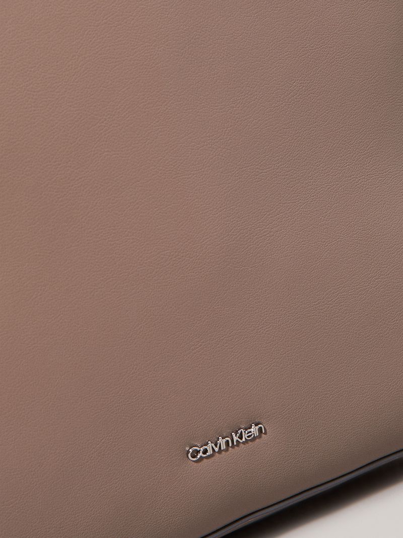 bolso-gris-saco-soft-sculp