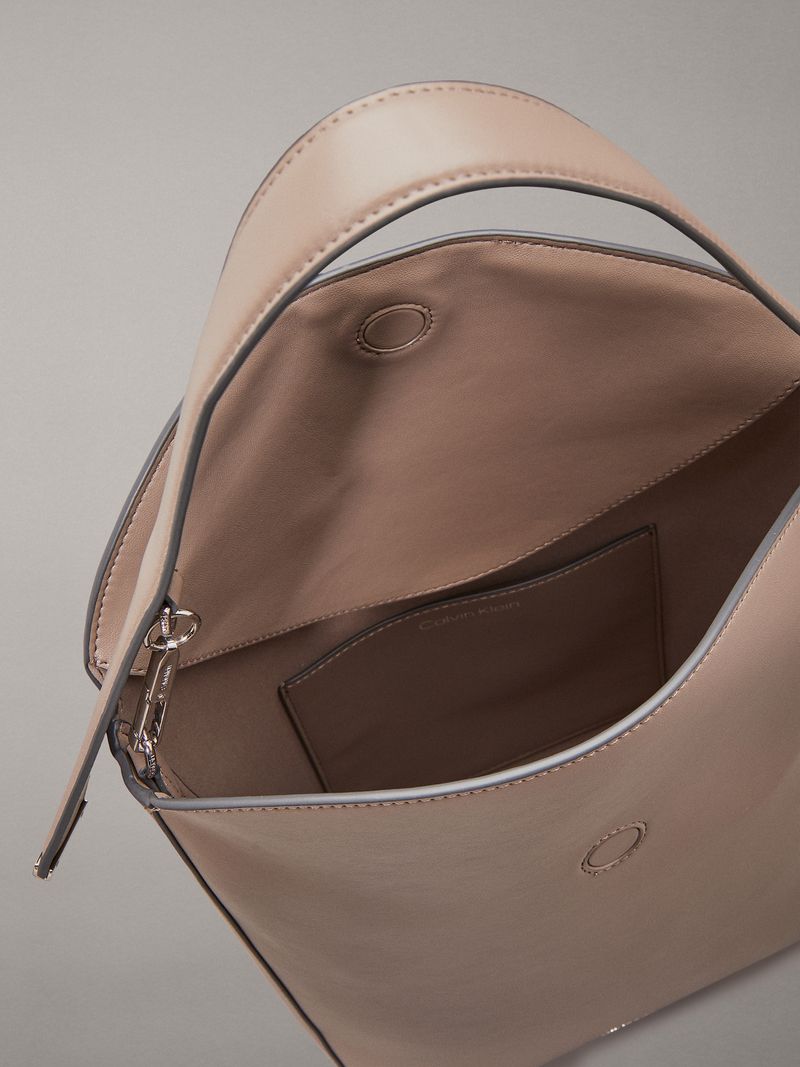 bolso-gris-saco-soft-sculp
