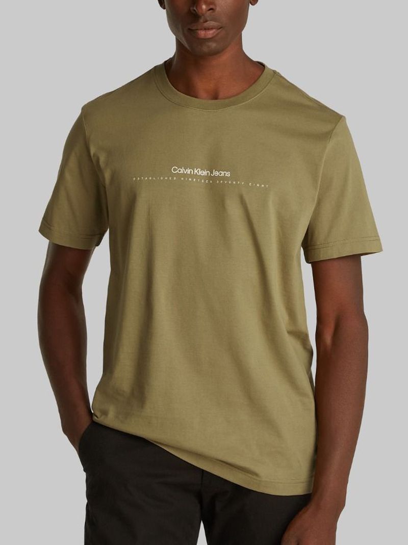 camiseta-verde-logo-pequeno