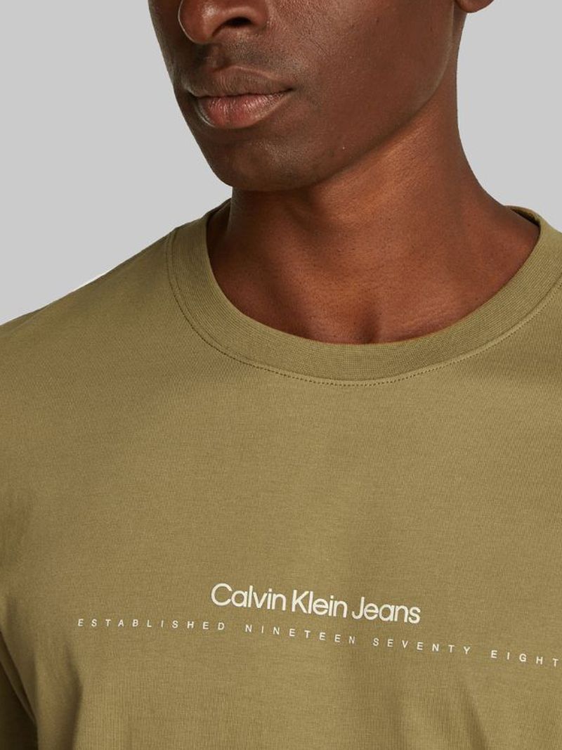 camiseta-verde-logo-pequeno