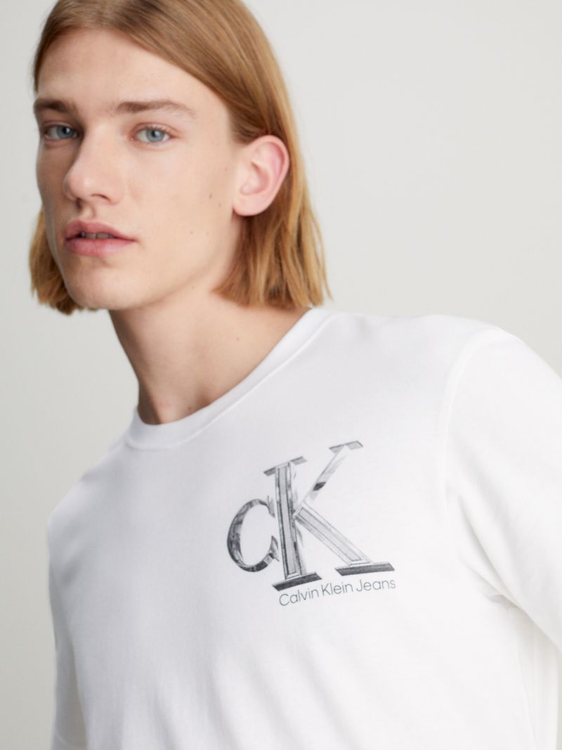 camiseta-blanca-con-monograma-meta