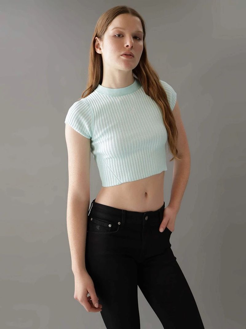 camiseta-verde-cropped-manga-corta-para-mujer