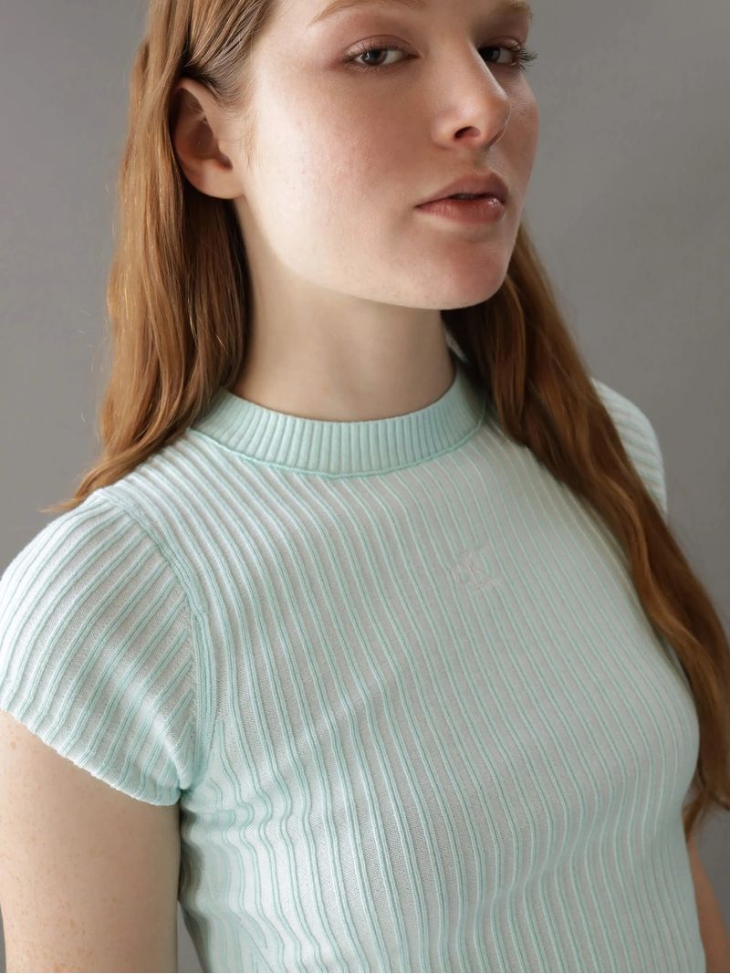 camiseta-verde-cropped-manga-corta-para-mujer