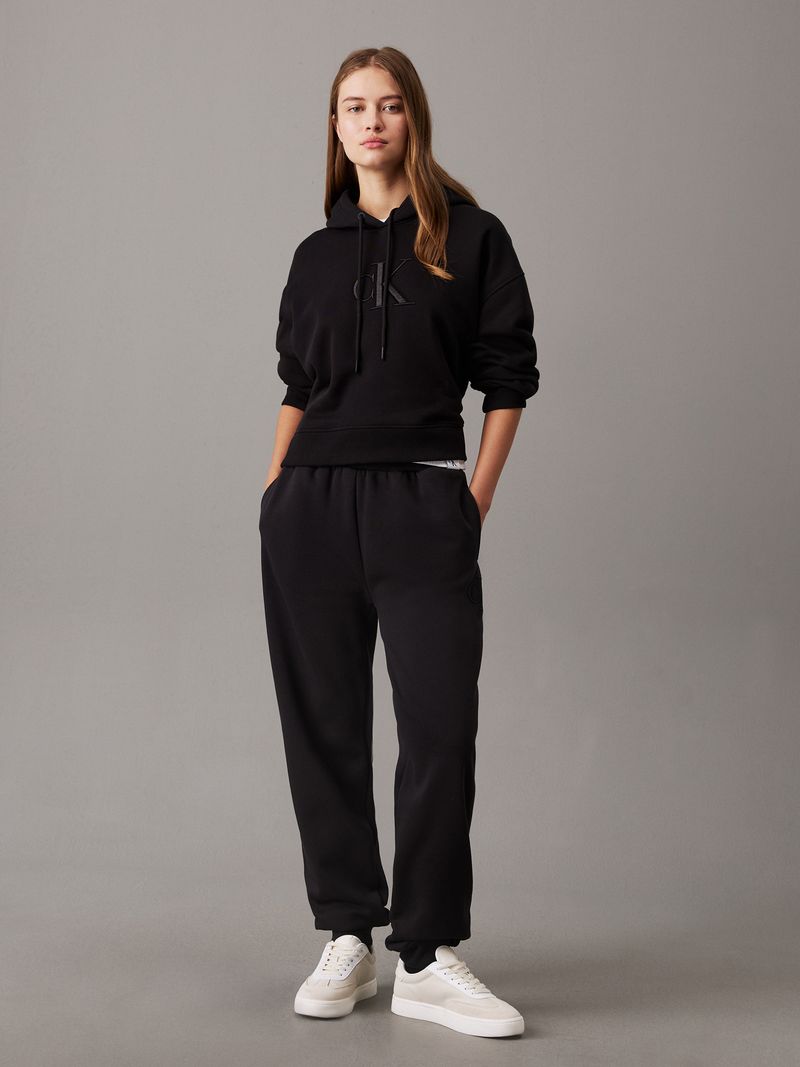 pantalon-negro-chandal-felpa-monograma