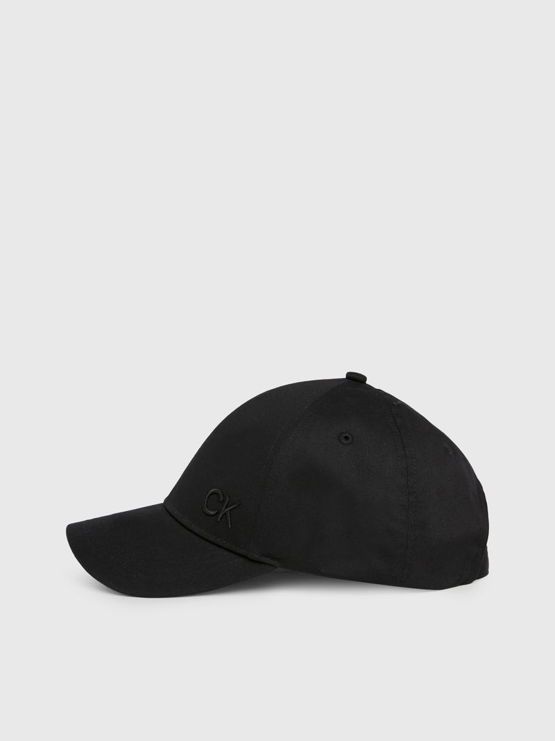 gorra-negra-monograma-bordado
