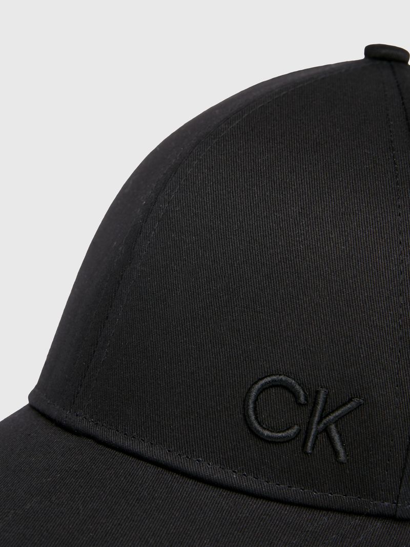 gorra-negra-monograma-bordado