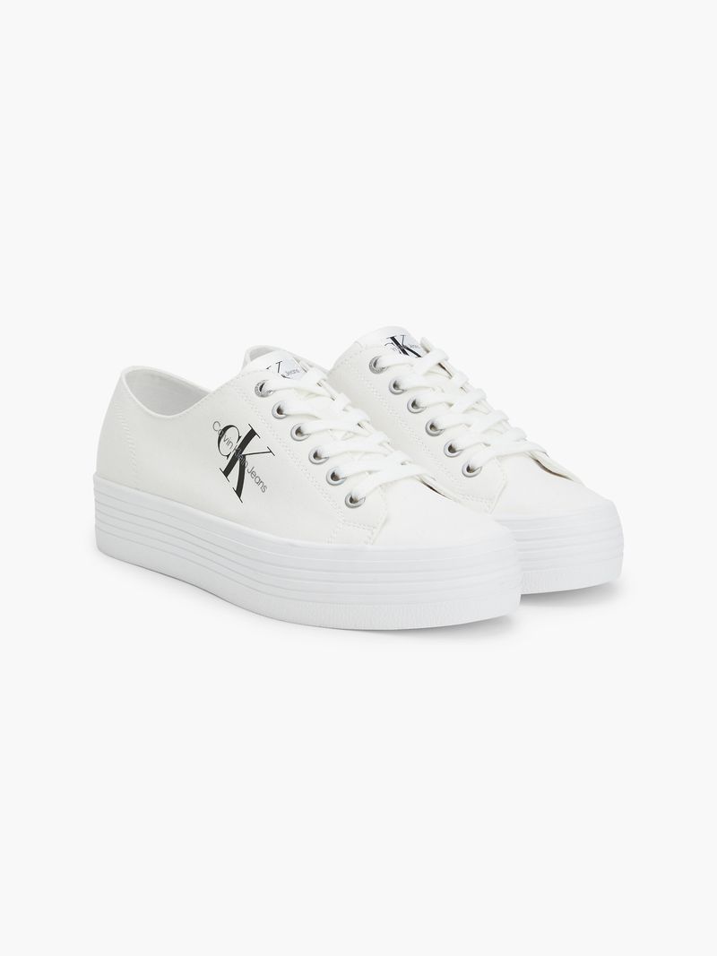tenis-negro-de-plataforma-vulcanizado-con-cordones