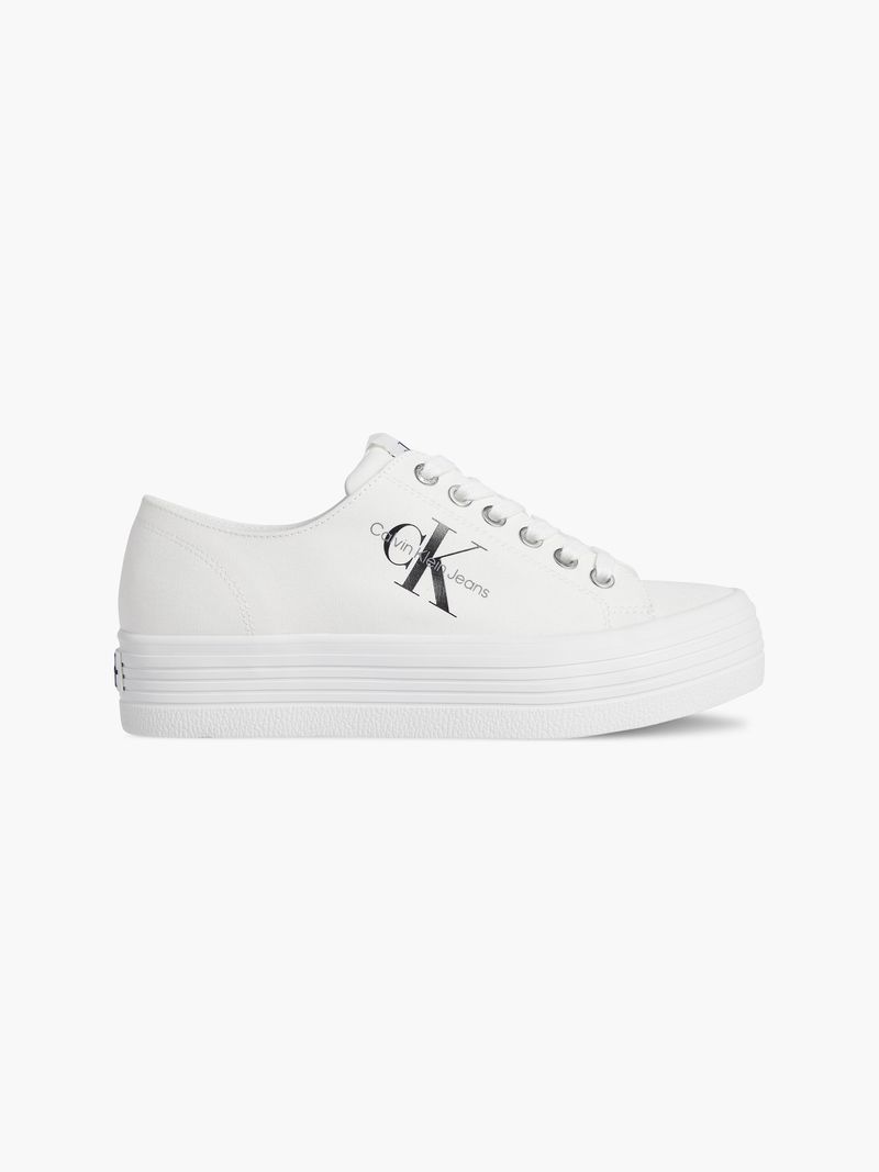 tenis-negro-de-plataforma-vulcanizado-con-cordones