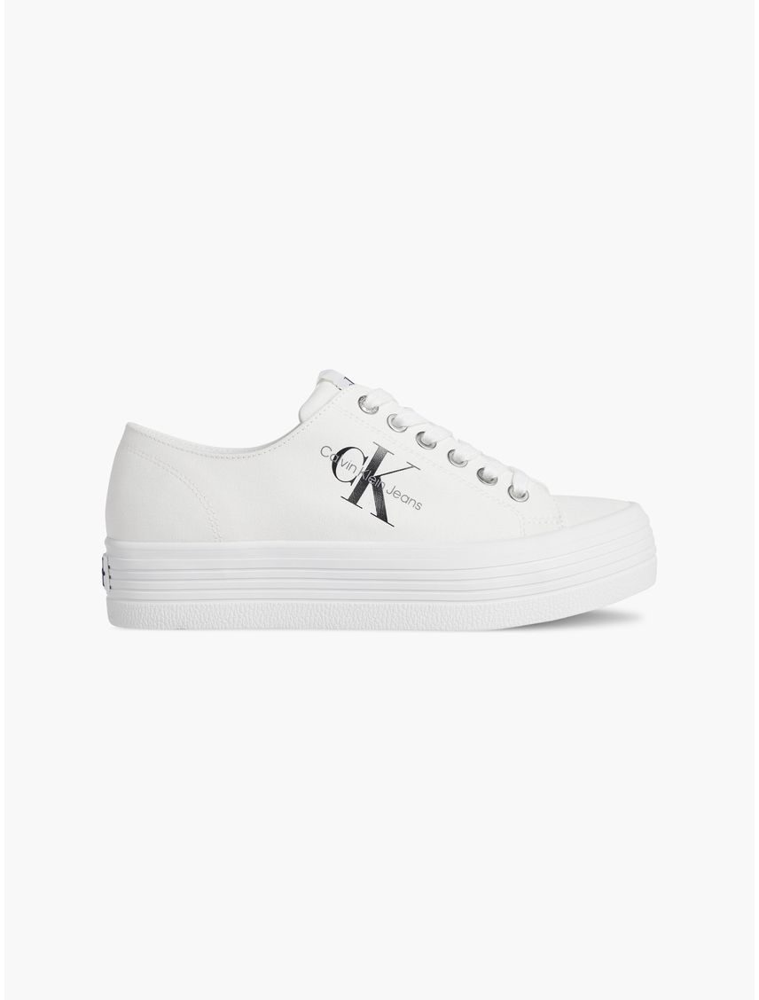 Tenis negro de plataforma vulcanizado con cordones