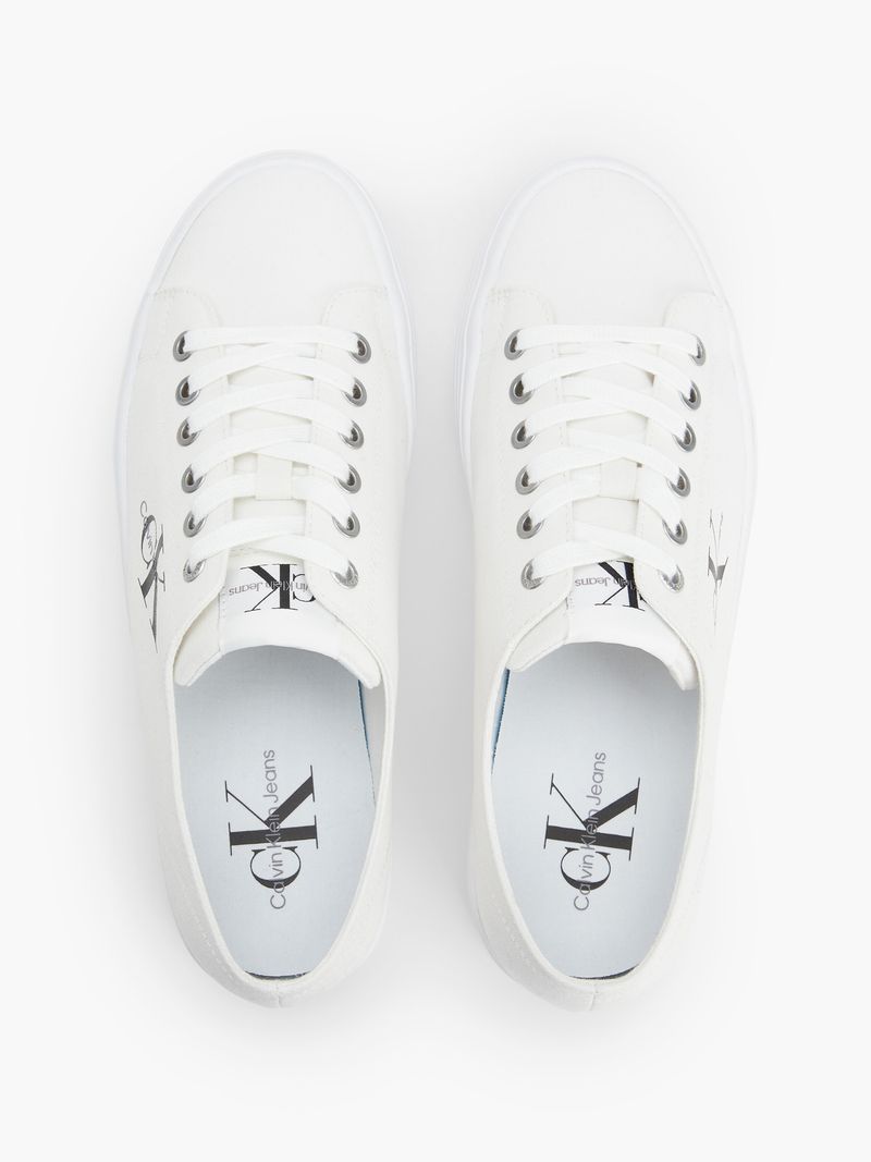 tenis-negro-de-plataforma-vulcanizado-con-cordones
