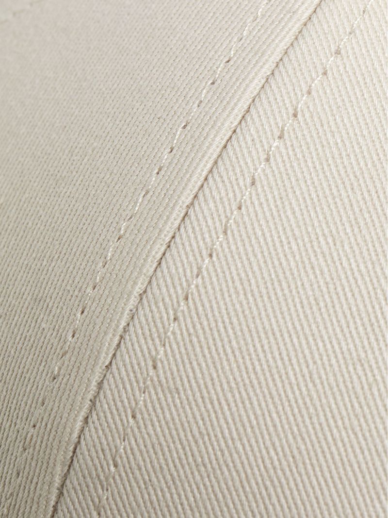 gorra-beige-logotipo-bordado