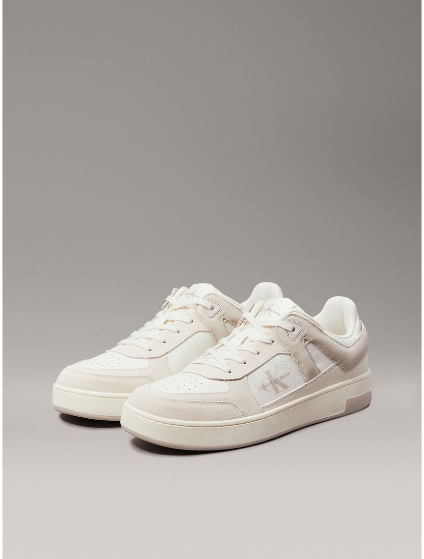 Tenis blanco basket de cuero con detalles de gamuza