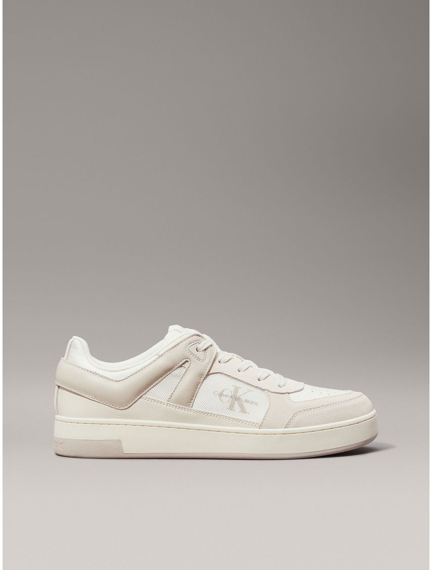 Tenis blanco basket de cuero con detalles de gamuza