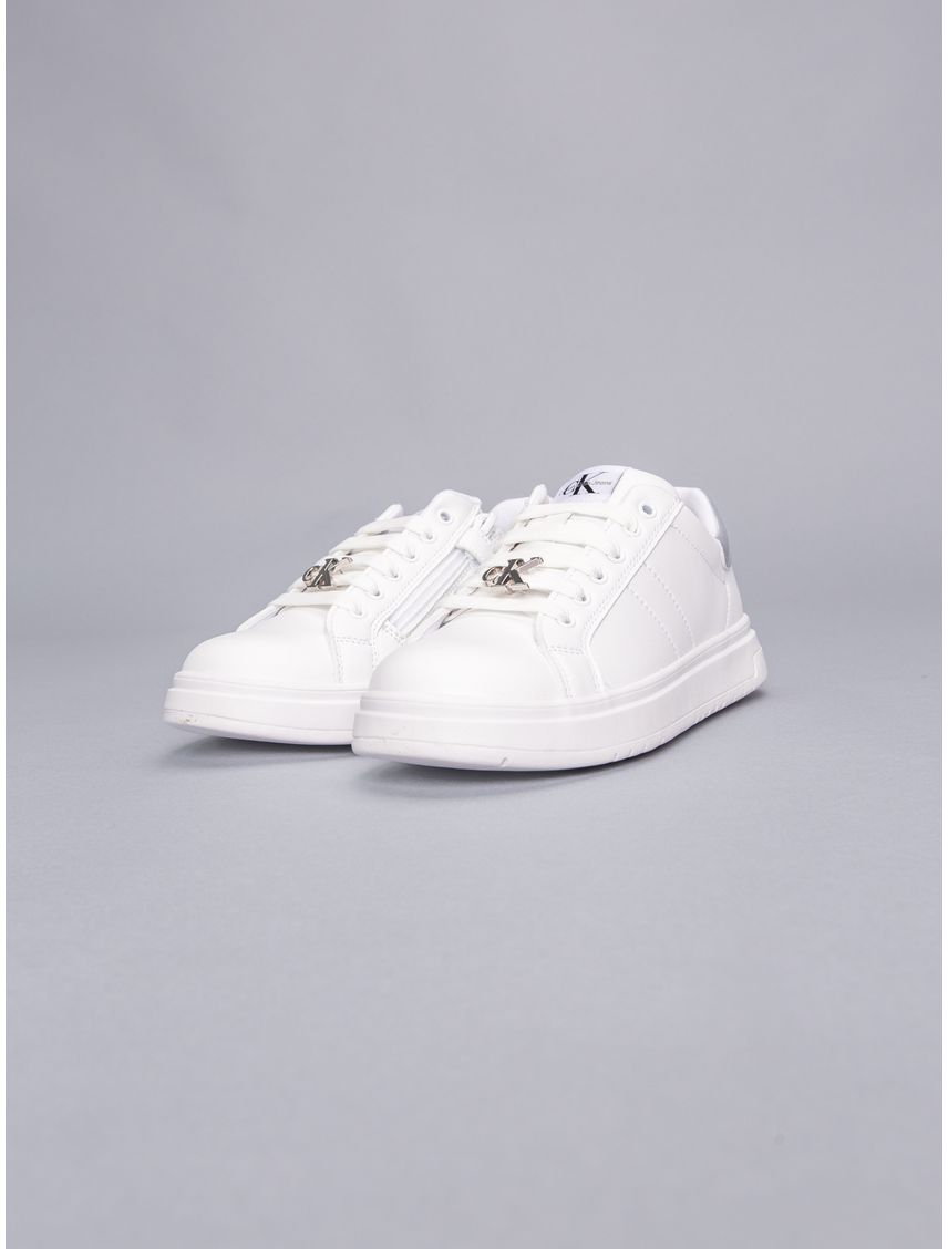 Tenis blanco con cordones para niña