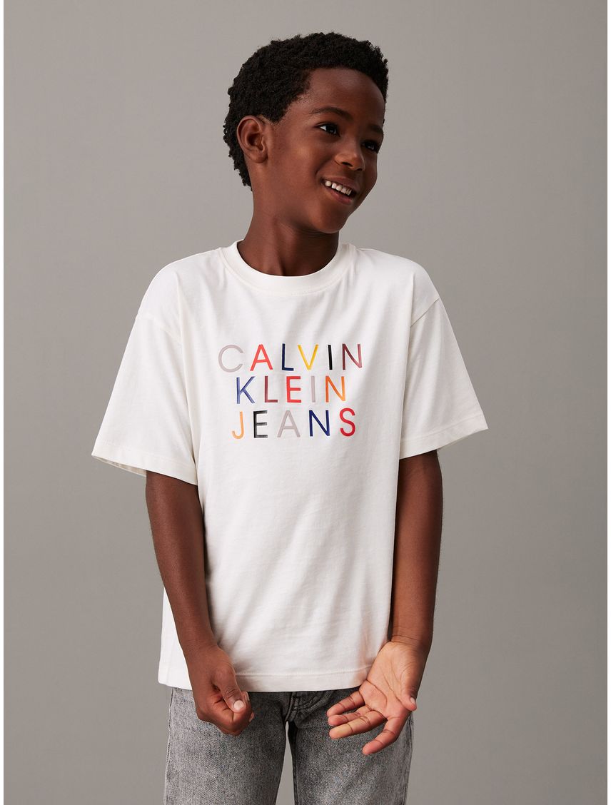 Camiseta blanca holgada con logo para niño
